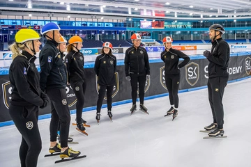 Afbeelding van Bedrijfsclinic op het ijs in Thialf (20 personen)