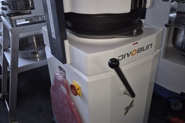 Afbeelding van Halfautomaat bun verdeel opbolmachine nieuw Divobun 430