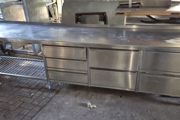 Afbeelding van RVS grote 390cm banket bakkerij werkbank met laden