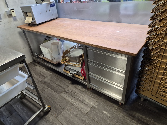 Bakkerij werkbank houten blad en ladekast
