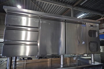 Afbeelding van rvs koelwerkbank 3 laden 2 drs