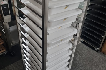 Afbeelding van Kar met kunststofbakken nieuw Sinmag Europe