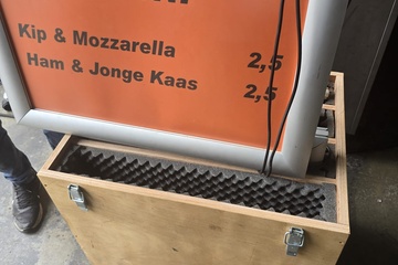 Afbeelding van 4 verlichte menuborden in kist