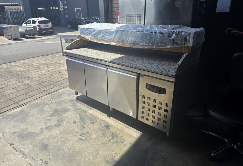 Pizza koelwerkbank met saladette