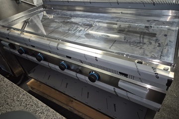 Afbeelding van Grote spiegel bakplaat gas op onderstel nieuw