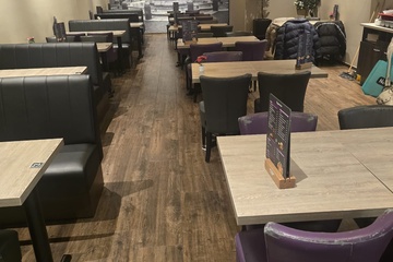 Afbeelding van Partij restaurant horeca meubilair tafels stoelen banken