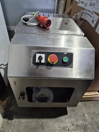 Portioning divider pizza dough