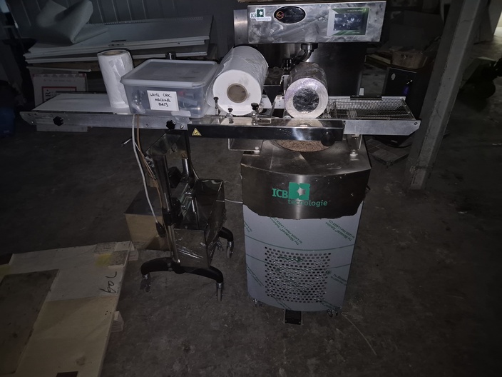 Chocolate tempering machine with enrobing belt ICB