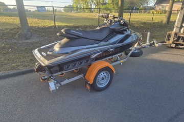 Afbeelding van Waterscooter Sea-Doo SXP 255 met trailer