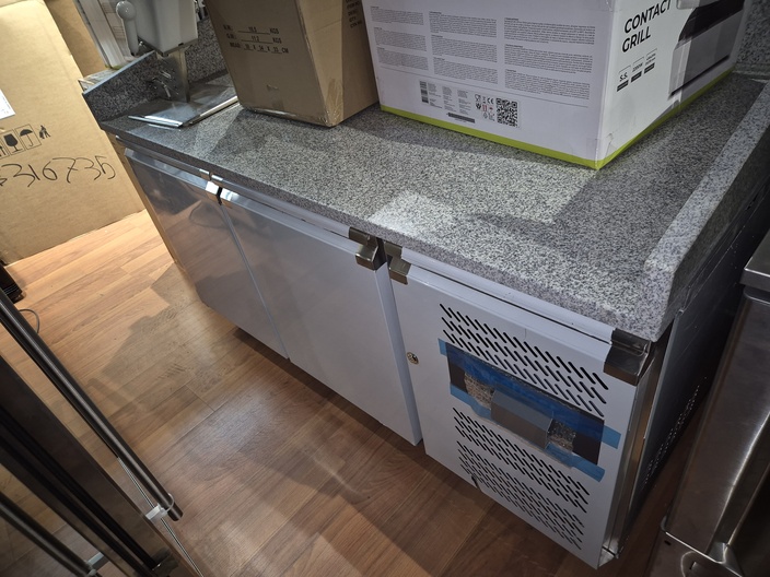 150 cm pizza gekoelde werkbank 2 drs nieuw