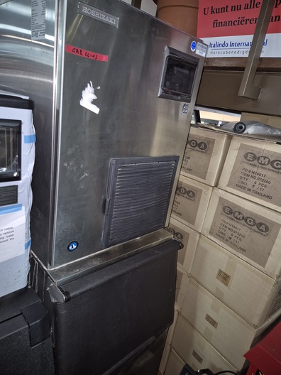 Hoshizaki nuggetijsmachine FM-170AKE-N-SB en bunker