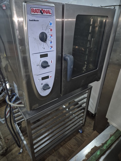 Combisteamer Rational CM61 op rvs onderstel