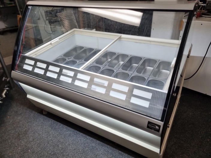 Schepijsvitrine 16 baks LED verlicht