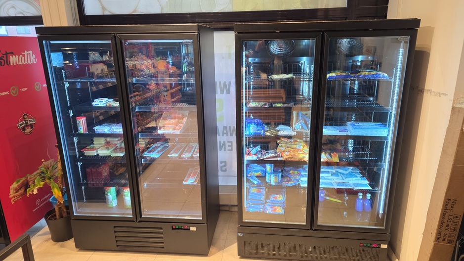 KOELKAST 2 GLASDEUREN ZWART merk Combisteel