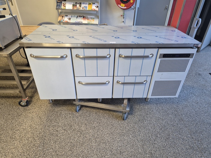 Nieuwe koelwerkbank Gram Hoshizaki