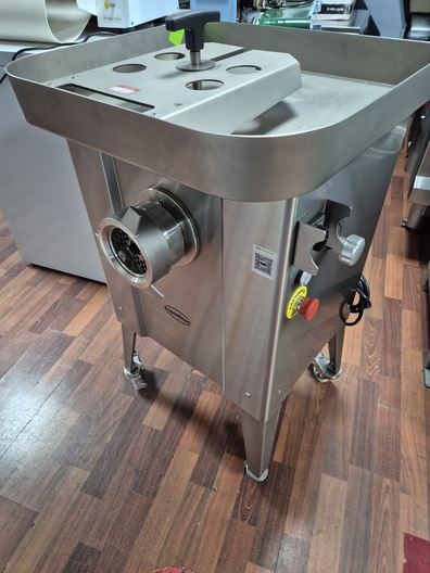 GEHAKTMOLEN 32 - 500KG/H 400V - VERRIJDBAAR nieuw