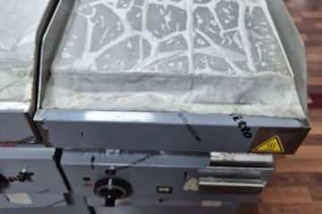 Afbeelding van Elektrische grill bakplaat op kast nieuw