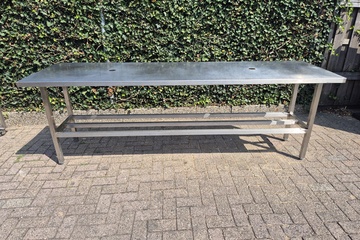 Afbeelding van rvs tafel