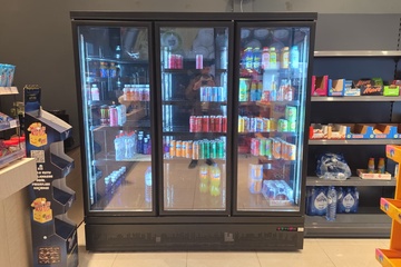 Afbeelding van KOELKAST 3 GLASDEUREN ZWART