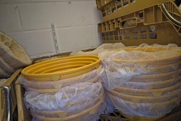 Afbeelding van Partij van 14 broodmandjes kunststof geel 23 cm