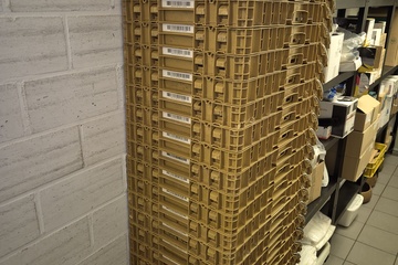 Afbeelding van Partij broodkratten op kar