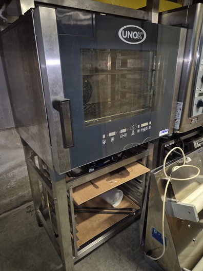 Oven UNOX op onderstel