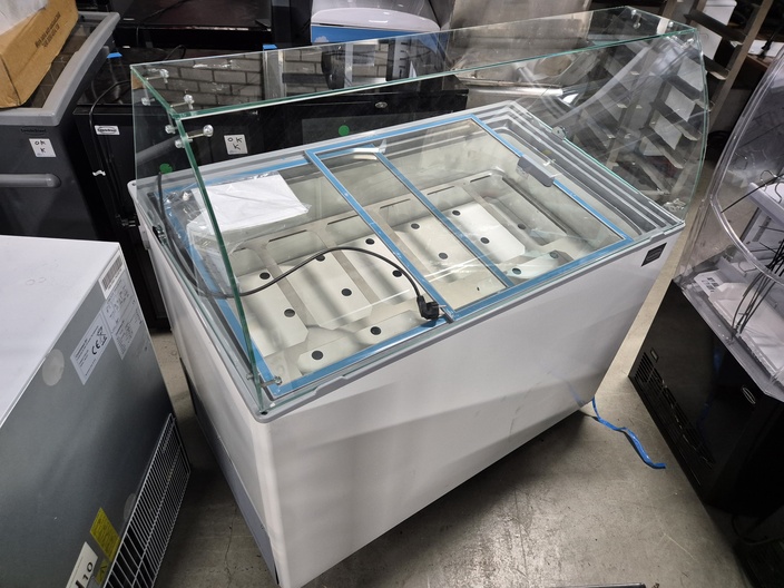 Nieuwe witte schepijsvitrine 8x5 ltr