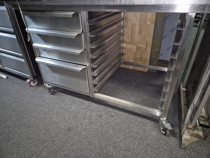 RVS werktafel met laden en platenrek