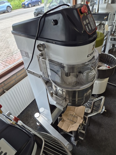 Nieuwe planeetmenger Comfo 40 L op 230v met kuiptransporter