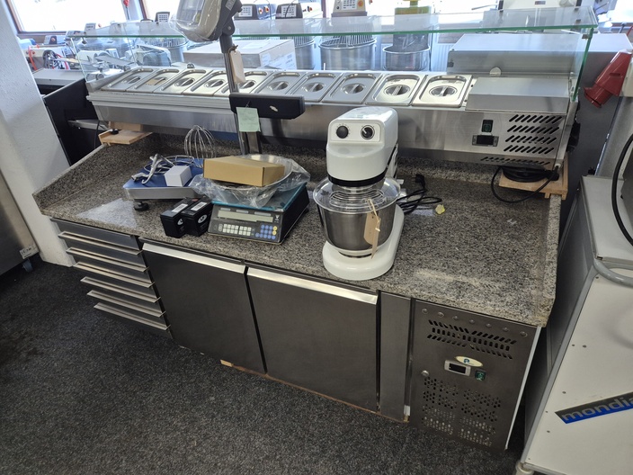 Pizza werkbank met saladette ( opzetvitrine)