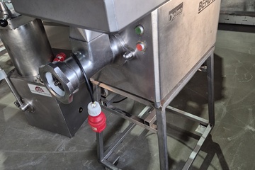 Afbeelding van BERDOB vleesmolen op onderstel