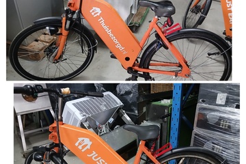 Afbeelding van 2 elektrische bezorgfietsen met extra accu's