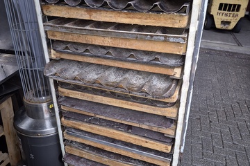 Afbeelding van Bakkerij kar met stokbroodplaten en bakkersplaten