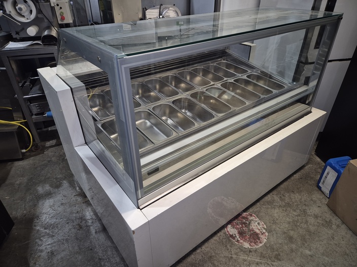 18 baks schepijsvitrine