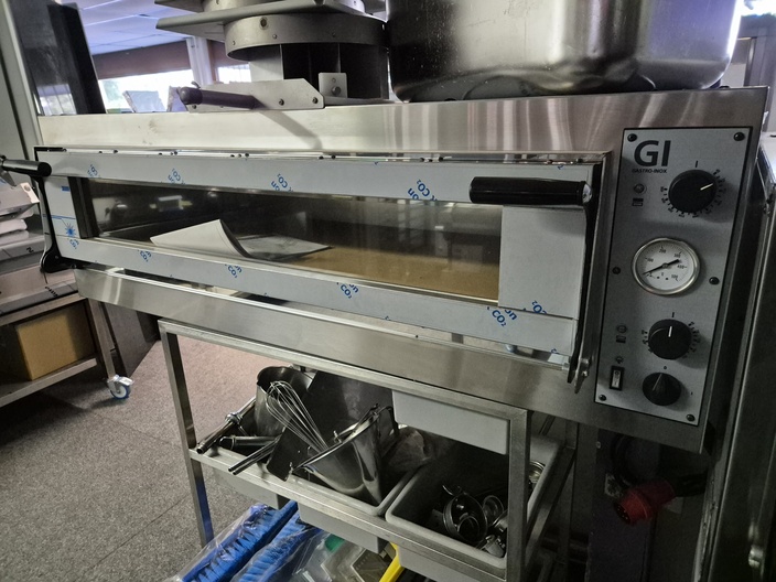 Nieuwe brede pizzaoven 3x35cm pizzas