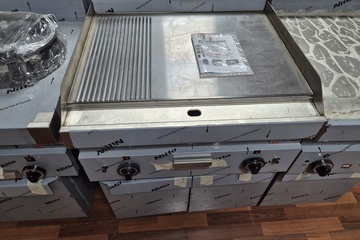 Afbeelding van Gas grill bakplaat op kast nieuw