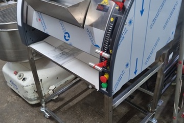 Afbeelding van Nieuwe stokbroodmachine JAC Unic op rvs onderstel