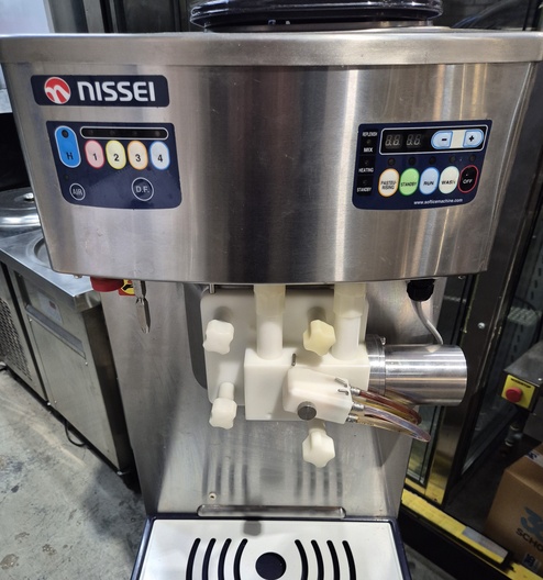 Softijs- en milkshakemachine NISSEI NA3344 giant combi