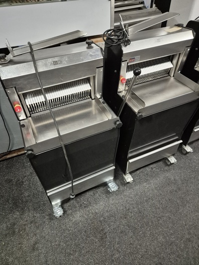 2 ABO broodsnijmachines 12,5 mm snijdikte