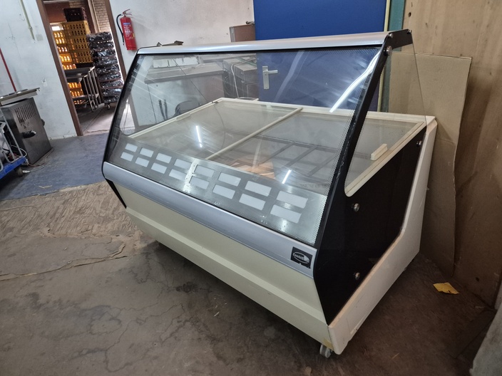 Schepijsvitrine Hawai 16 x 5 liter