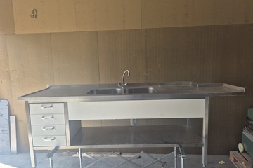 Afbeelding van rvs tafel